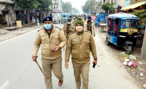 चुनाव को लेकर जवालापुर पुलिस ने निकाला फ्लैग मार्च,