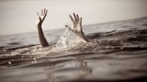 हादसों का सोमवार: सगे भाई खेलते हुए तालाब में डूबे, कार खाई में गिरी 2 की मौत