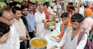 बहादराबाद डेवलपमेन्ट वेलफेयर एसोसिएशन ने लगाया शिव भक्तों के लिए शिविर