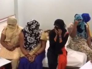 विवाहित युवती व्हट्सएप पर चला रही थी सेक्स रैकेट, चार लडकियां आजाद कराई