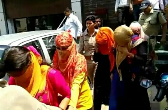 haridwar police rescued seven girls in a hotel room