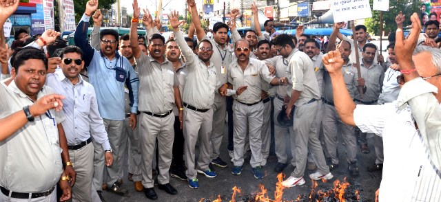 bhel workers protest against modi government over this issue