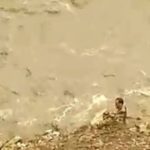 man swept away in river video went viral in uttrakhand