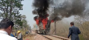 हरिद्वार से देहरादून के बीच शताब्दी ट्रेन के कोच में लगी आग, देखें वीडियो