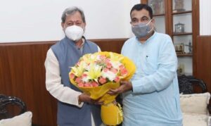 मुख्यमंत्री ने नई दिल्ली में केन्द्रीय सड़क परिवहन मंत्री से की मुलाकात