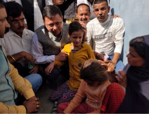 सीएम पुष्कर सिंह धामी ने चंपावत में आपदा प्रभावितों का दर्द बांटा