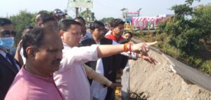 सीएम पुष्कर सिंह धामी ने गौला पुल का स्थलीय निरीक्षण किया