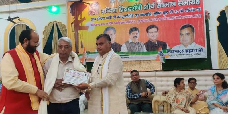 congress leader satpal brahmchari fight with congress comittee in haridwar