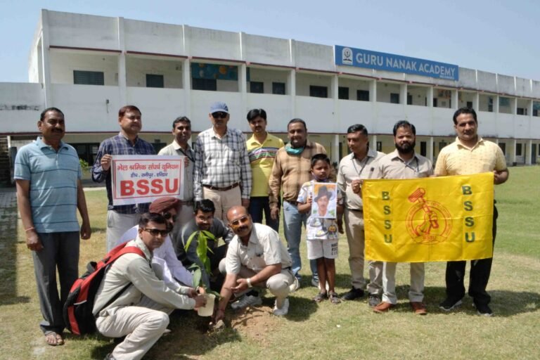 भेल श्रमिक संघर्ष यूनियन ने शहीद—ए—आजम को याद किया, किया पौधारोपण