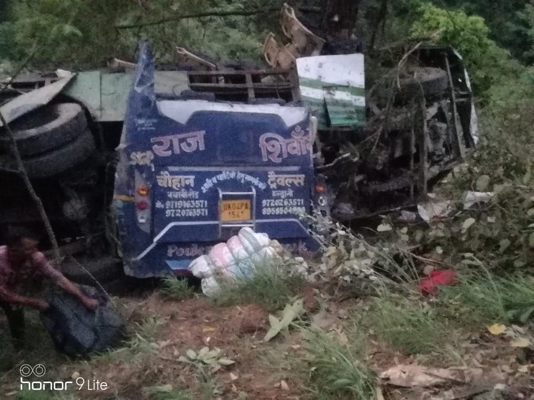 Char Dham Yatra bus fell into gorge in uttarakhand 15 killed so far