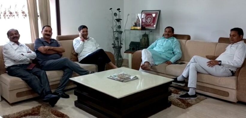 three congress leader quit party senior leader met at harak singh rawat residence