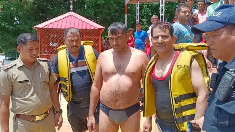 सराहनीय: गंगा में डूब रहे युवक को सीपीयू के जवान ने जान पर खेलकर बचाया