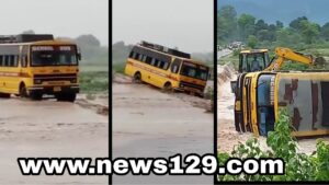 उत्तराखण्ड: स्कूल बस बरसाती नदी की चपेट में आकर बही, स्थानीय लोगों ने बचाया, देखें वीडियो