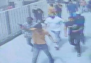 गोलीकांड: भाजपा नेता से आगे चल रहे युवक ने की फायरिंग, कौन है पीली शर्ट वाला लड़का, देखें वीडियो