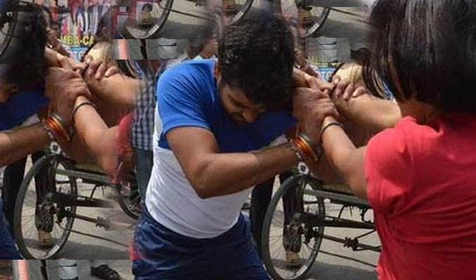 two girls were beaten up boyfriend in haridwar