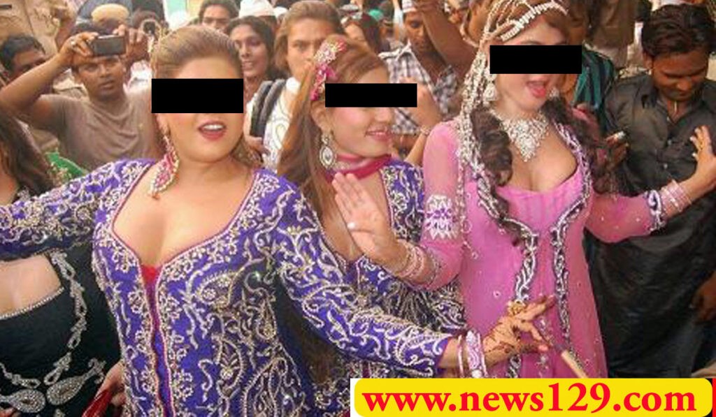 Kinnar fight in Haridwar over marriage song