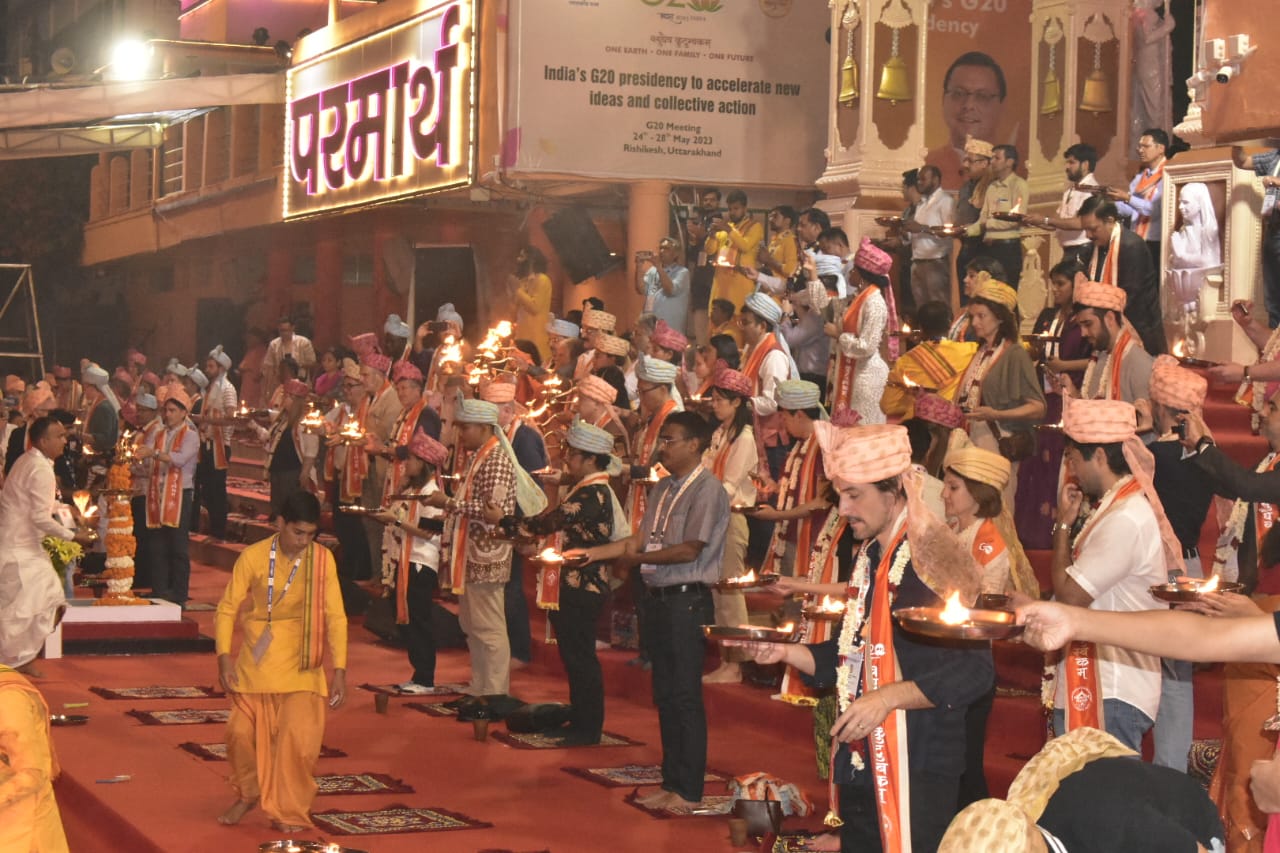 g-20-in-rishikesh-uttarakhand parmarth niketan ashram in Rishikesh Ganga Aarati