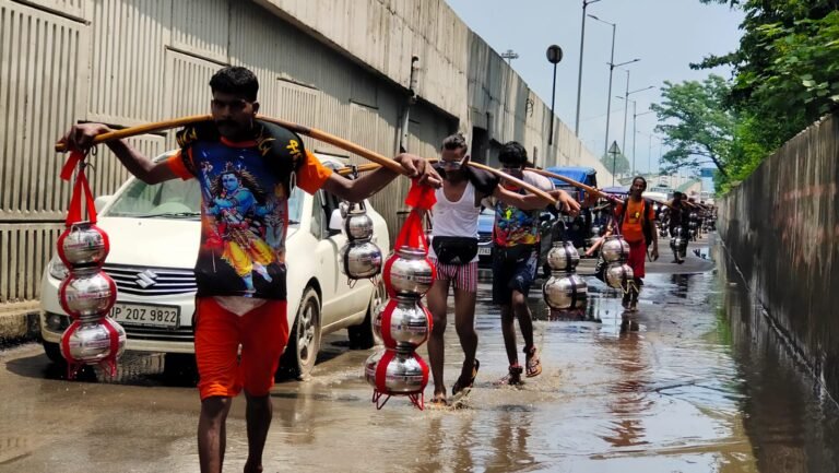 कांवड यात्रा 2023 : पहले दिन ही हाई-वे पर हो लिए कांवडिए, नहर पटरी मार्ग पर लाना बना चुनौती