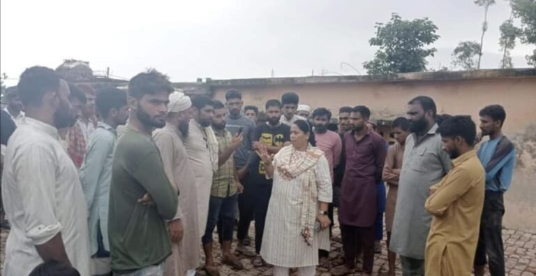 MLA Anupma Rawat भारी बारिश के बीच जनता के पहुंची विधायक अनुपमा रावत, कर रही है दौरा
