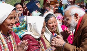 PM Modi in Uttarakhand गुंजी गांव में गूंजे मोदी—मोदी के नारे, पीएम मोदी ने की लोगों से भेंट