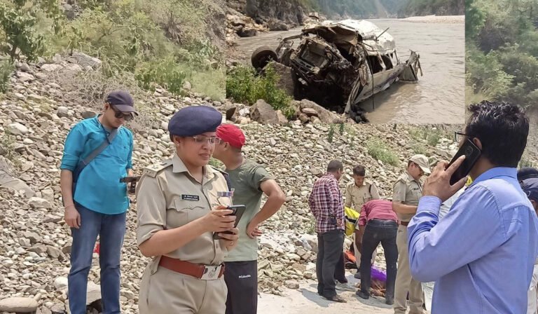 Chardham Yatra: उत्तराखण्ड में सड़क हादसा, ट्रेम्पो ट्रैवलर खाई में गिरा, 12 की मौत, 14 घायल