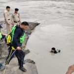 Rishikesh News दिल्ली के युवक—युवती गंगा में डूबे, लडकी को बचाने के लिए​ लड़का कूदा, लापता