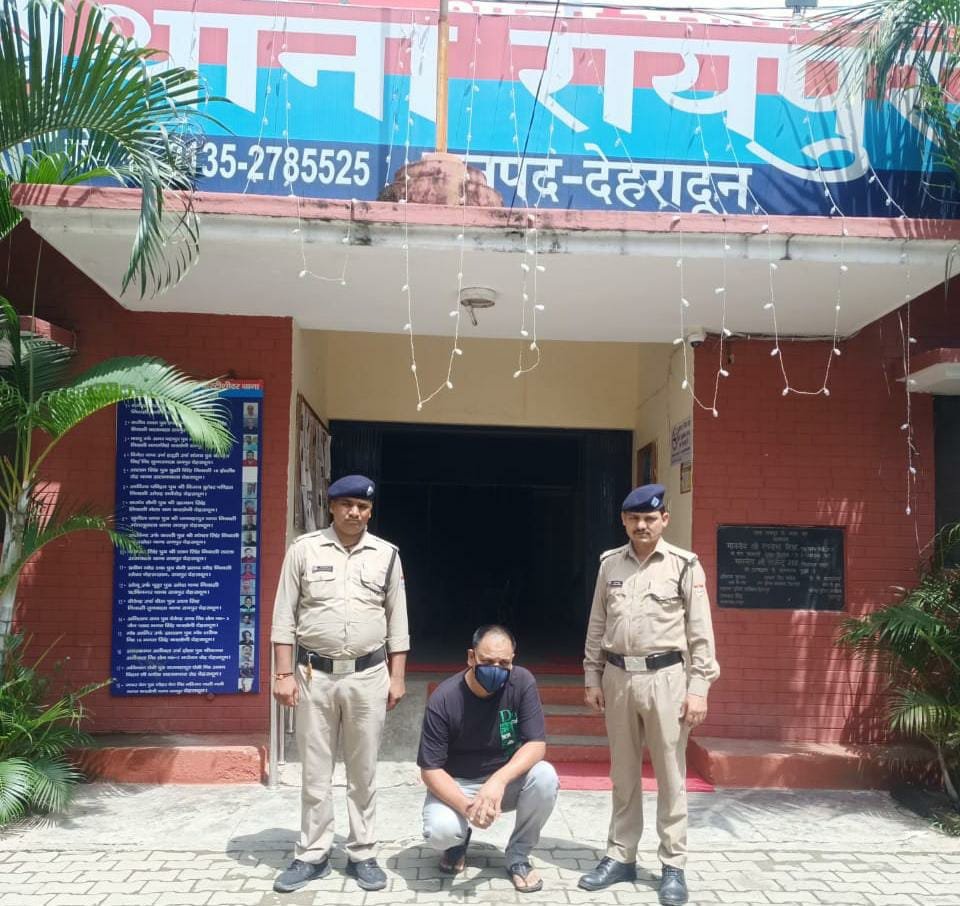 मुन्ना भाई एमबीबीएस गिरफ्तार: फर्जी डॉक्टर बन हरिद्वार में कर रहा था ईलाज, स्टॉफ को शक हुआ और फिर… 7 मुन्ना भाई एमबीबीएस गिरफ्तार: फर्जी डॉक्टर बन हरिद्वार में कर रहा था ईलाज, स्टॉफ को शक हुआ और फिर…