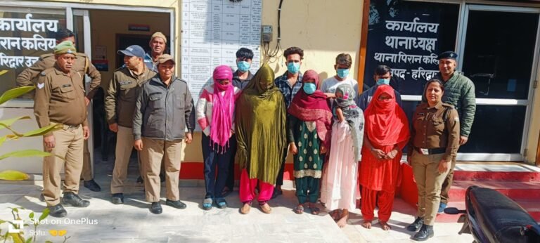 कलियर में सेक्स रैकेट: आपत्तिजनक अवस्था मे मिले नेता जी, होटल मैनेजर सहित 5 महिलायें गिरफ्तार, सगी बहनों सहित तीन नाबिलग आज़ाद कराई,