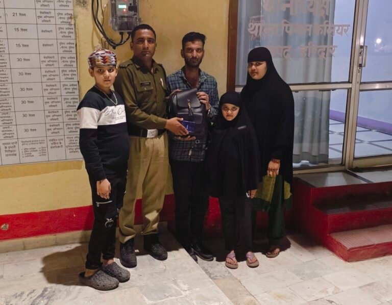 गुम बेग पाकर खिले चेहरे,फोटो