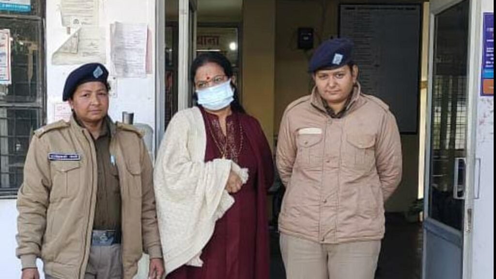 सचिवालय में नौकरी लगाने के नाम पर महिला कर्मचारी ने की लाखों की ठगी, कई ठगे गए, गिरफ्तार 2 सचिवालय में नौकरी लगाने के नाम पर महिला कर्मचारी ने की लाखों की ठगी, कई ठगे गए, गिरफ्तार