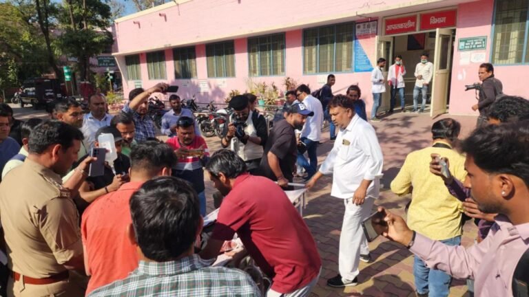Saharanpur Viral News भाजपा नेता ने पत्नी—तीन बच्चों को गोली मारी, बच्चों की मौत, पत्नी की हालत नाजुक