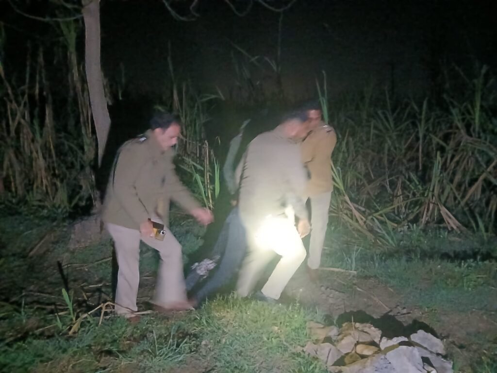 Haridwar Police आठ साल की बच्ची से दुष्कर्म, हालत गंभीर, एम्स रैफर, आरोपी का पुलिस ने किया एनकाउंटर, अस्पताल लाया गया 2 Haridwar Police आठ साल की बच्ची से दुष्कर्म, हालत गंभीर, एम्स रैफर, आरोपी का पुलिस ने किया एनकाउंटर, अस्पताल लाया गया