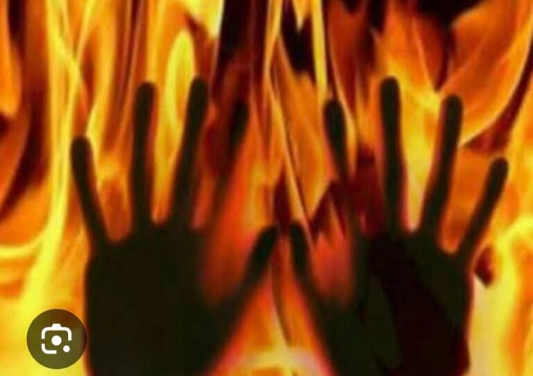 शराब के नशे में युवक ने पेट्रोल छिड़ककर आग लगाई