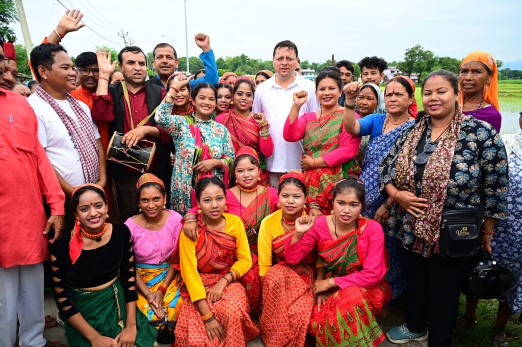 जनता के CM Pushkar Singh Dhami ने की धान रोपाई, सबसे लोकप्रिय सीएम बने धामी 3 जनता के CM Pushkar Singh Dhami ने की धान रोपाई, सबसे लोकप्रिय सीएम बने धामी