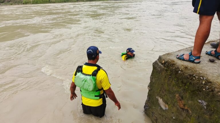 Rishikesh Viral News मां-बेटी गंगा नदी में डूबी, कथा सुनने आए थे, कैसे हुआ हादसा, देखें वीडियो