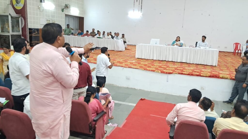 Nagar Nigam Haridwar घर घर बांटे जायेंगे डस्टबिन, निगम की दुकानों का बढ़ेगा किराया, क्या क्या लिए गए फैसले 2 IMG 20250731 WA0132