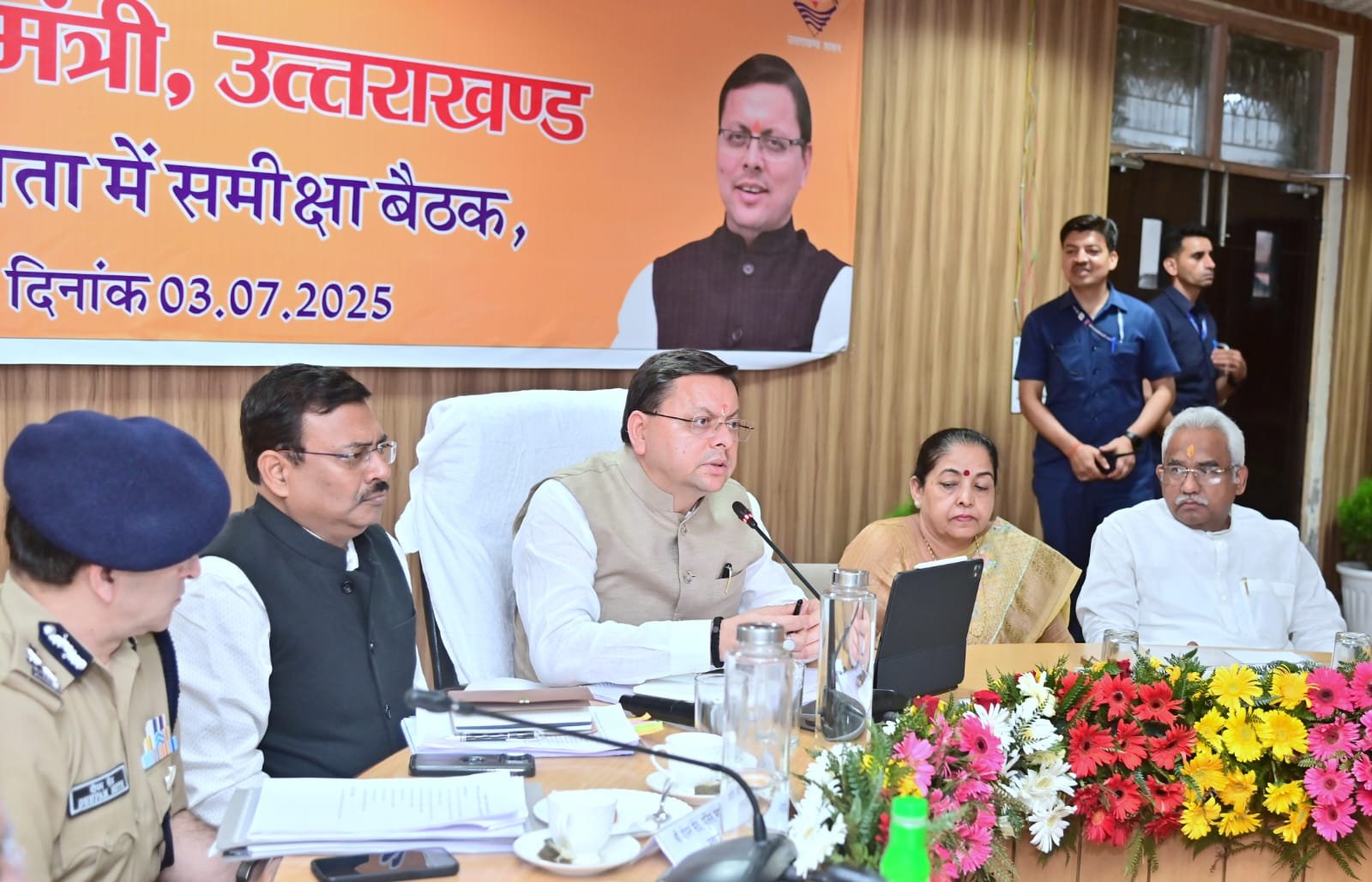 Kanwar Yatra 2025 क्लीन, ग्रीन और सेफ कांवड़ यात्रा के लिए सीएम धामी ने दिए टिप्स, अफसर आस्तीनें चढ़ाकर काम में जुटे