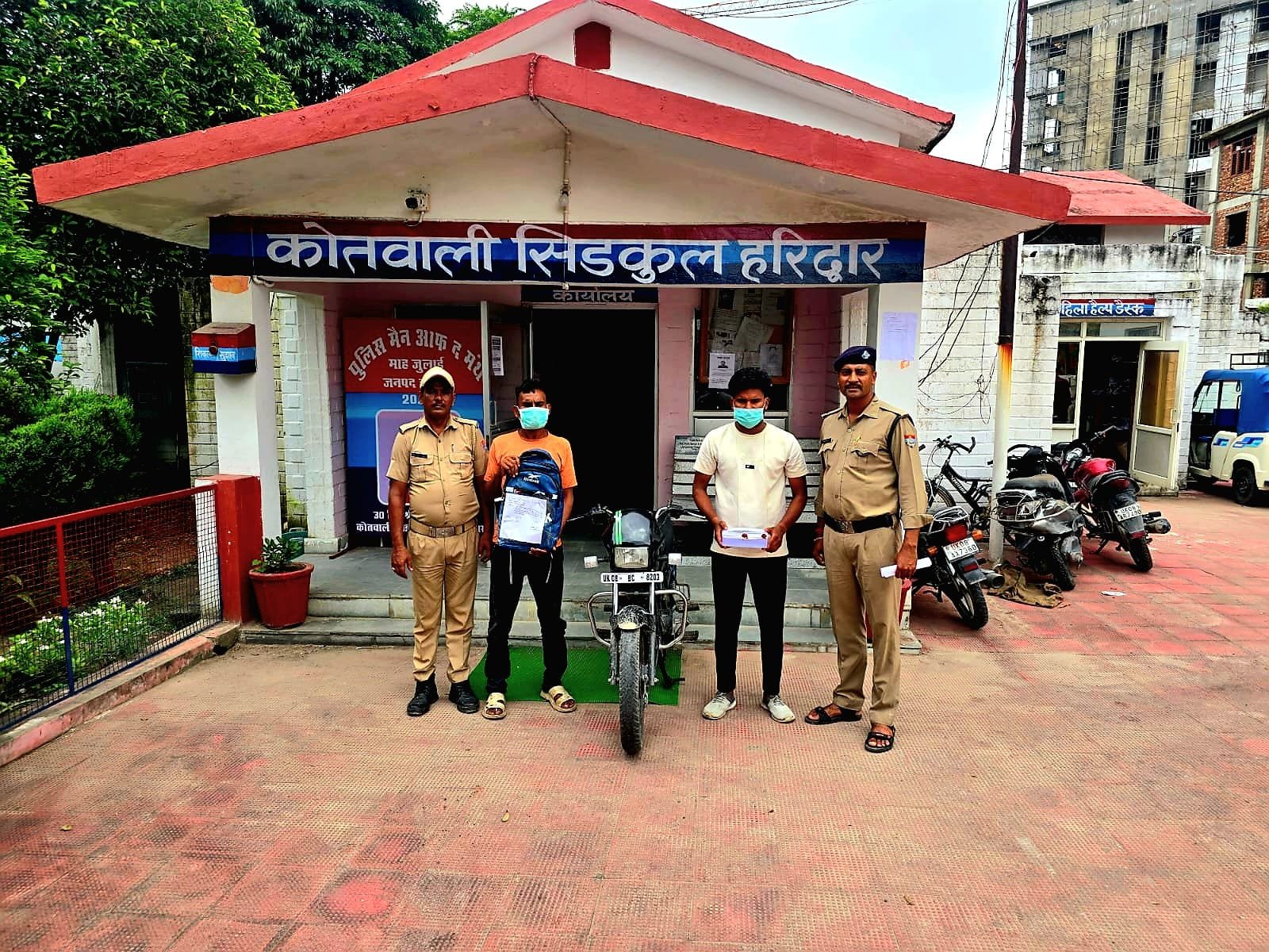 थाना सिडकुल पुलिस ने मोबाइल स्नेचिंग गैंग का किया पर्दाफाश, दो शातिर दबोचे 1 IMG 20250912 WA0038
