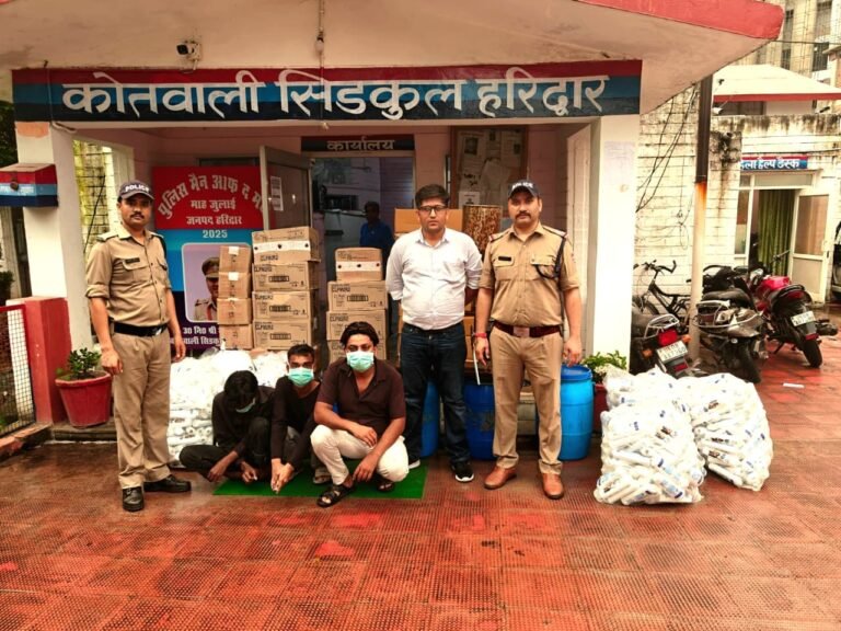 सिडकुल थानेदार ने युवाओं को गंजा होने से बचाया, नकली दवाओं के बाद नकली शैंपू बनाने वाला रैकेट पकड़ा