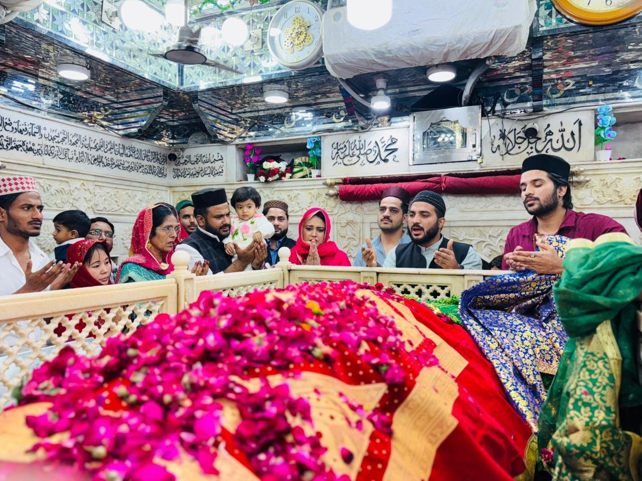 अभिनेत्री स्वरा भास्कर ने दिया ‘भाईचारे’ का संदेश! पति फहद संग कलियर पहुंचीं, उमड़ी फैन्स की भारी भीड़