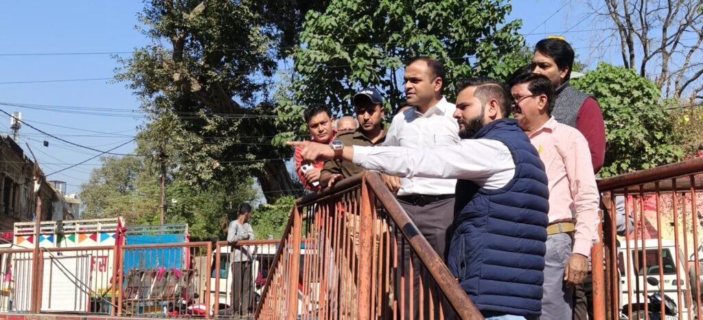 भीमगौड़ा कुण्ड के सौंदर्यीकरण का निर्देश: DM मयूर दीक्षित ने किया निरीक्षण- 2 IMG 20251112 WA0038