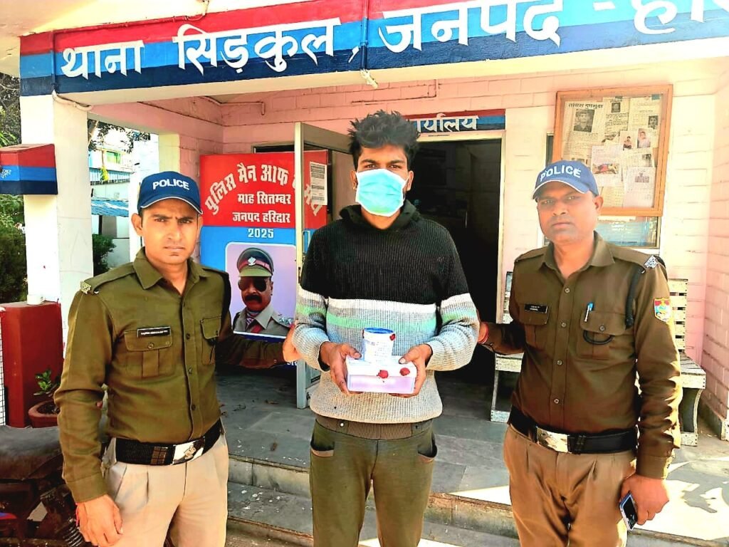 सिडकुल पुलिस का 'ड्रग्स पर प्रहार': थाना प्रभारी नितेश शर्मा ने NDPS के फरार तस्कर को लाखों की स्मैक के साथ दबोचा- 2 IMG 20251119 WA0030