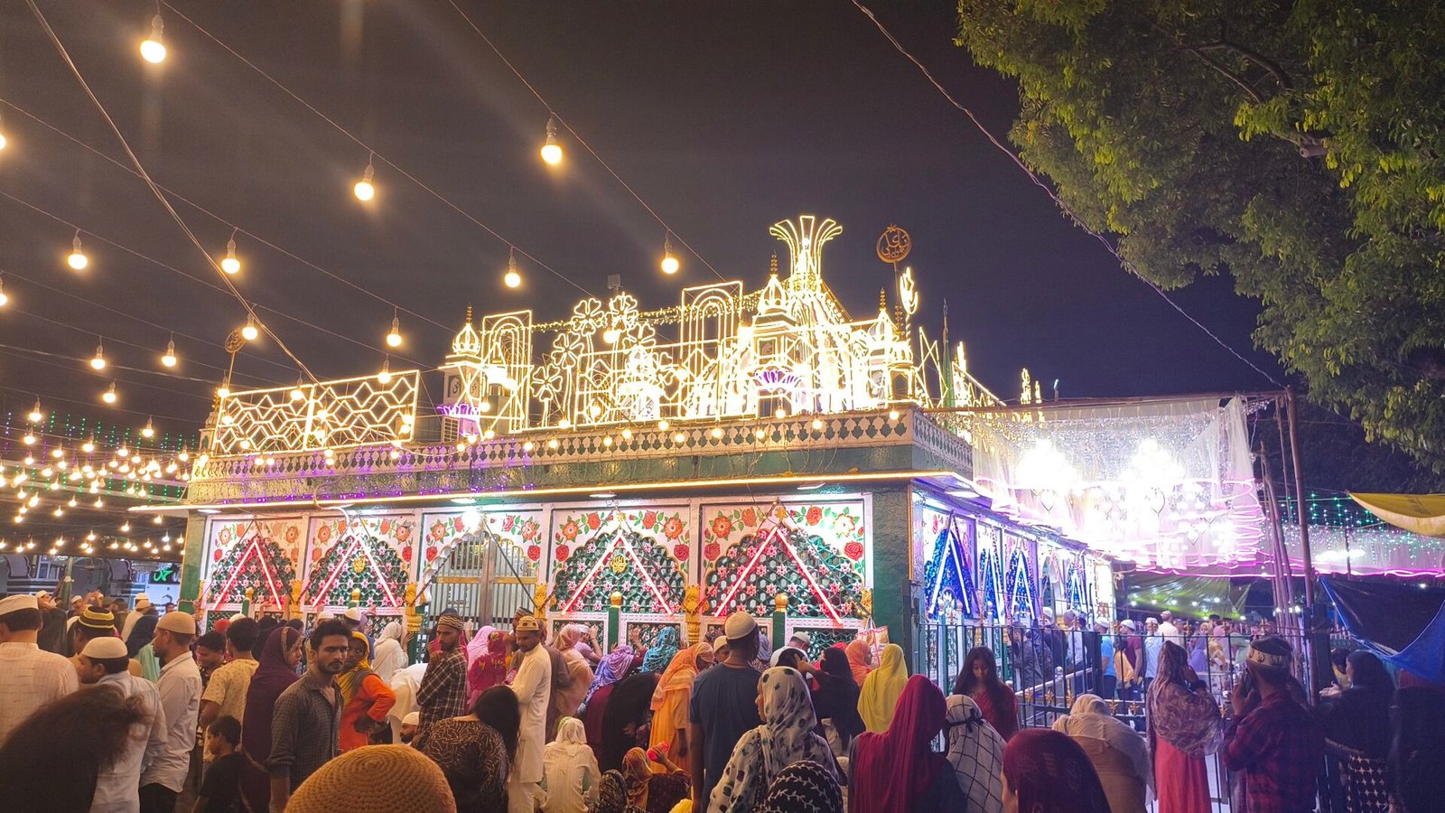 कलियर: अतिक्रमण का ‘कोढ़’, धार्मिक नगरी में श्रद्धालुओं की साँसें अटकी!​नियम-कानून ताक पर, अधिकारी ‘मोन’!