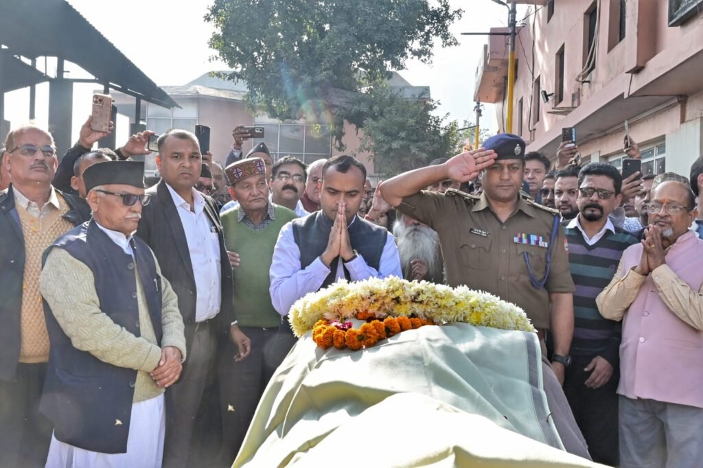 मुख्यमंत्री धामी की श्रद्धांजलि: हरिद्वार में सभी सरकारी कार्यालय बंद, दिवाकर भट्ट को राजकीय सम्मान के साथ अंतिम विदाई