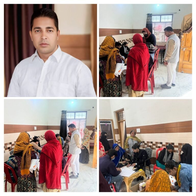 नाजिम सभासद की बैठक में लगा विशाल स्वास्थ्य कैम्प; ऋषि हॉस्पिटल की पहल से 110 लोगों को मिला निःशुल्क उपचार और दवाइयाँ