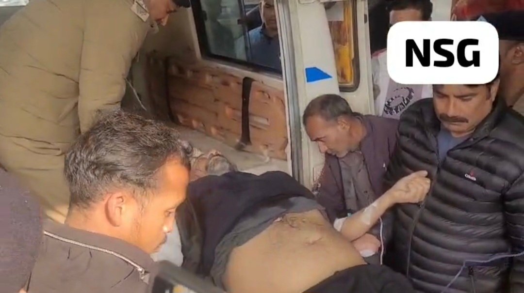 ​Haridwar में फिल्मी स्टाइल में शूटआउट: पेशी पर आए सुनील राठी के गुर्गे विनय त्यागी को सरेराह मारी गोली, हालत गंभीर, देखें वीडियो