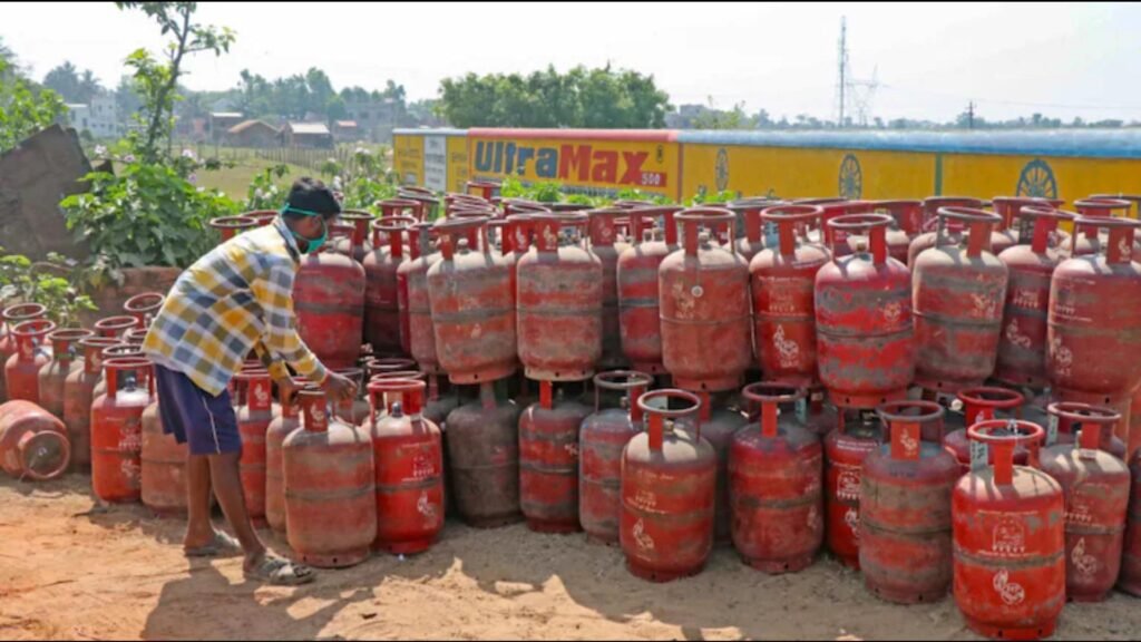 एलपीजी गैस सिलेंडर नए नियम : 25 दिन बाद ही होगी घरेलु सिलेंडर की बुकिंग, कमर्शियल सिलेंडर को लेकर भी नियम, होटल कारेाबारी चिंचित